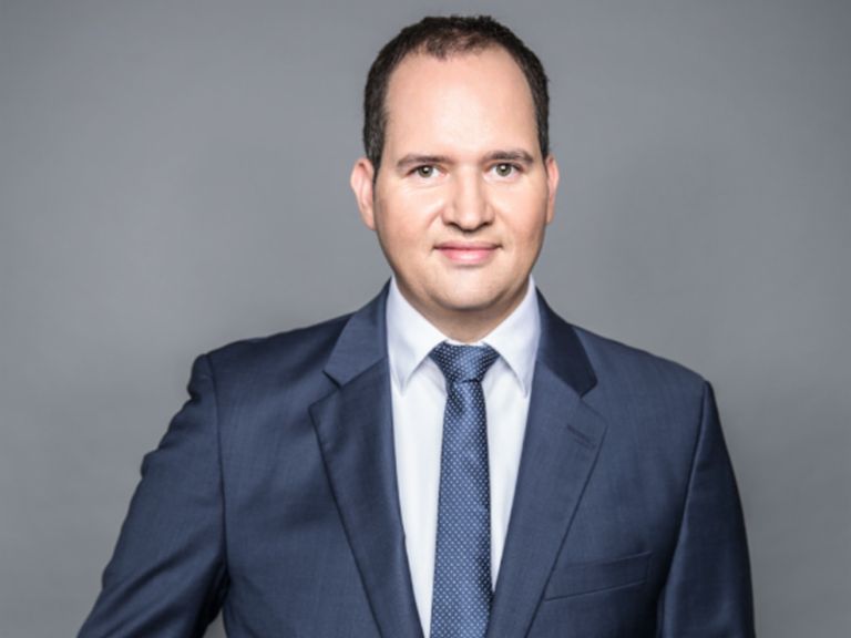 The sale of non-performing real estate portfolios: Jochen Prinz is the Managing Director of EOS Immobilienworkout GmbH.