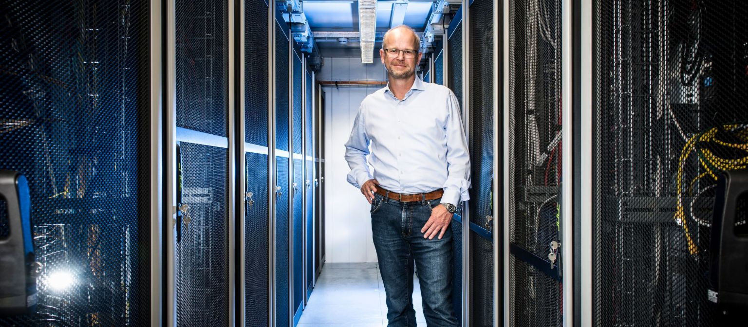 Data protection and cyber security at EOS: Gunnar Woitack, Chief Information Security Officer, standing in the server room