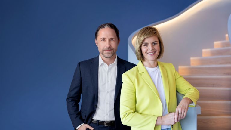 The image shows Marwin Ramcke, CEO of the EOS Group, and Dr. Eva Griewel, CFO of the EOS Group, together.