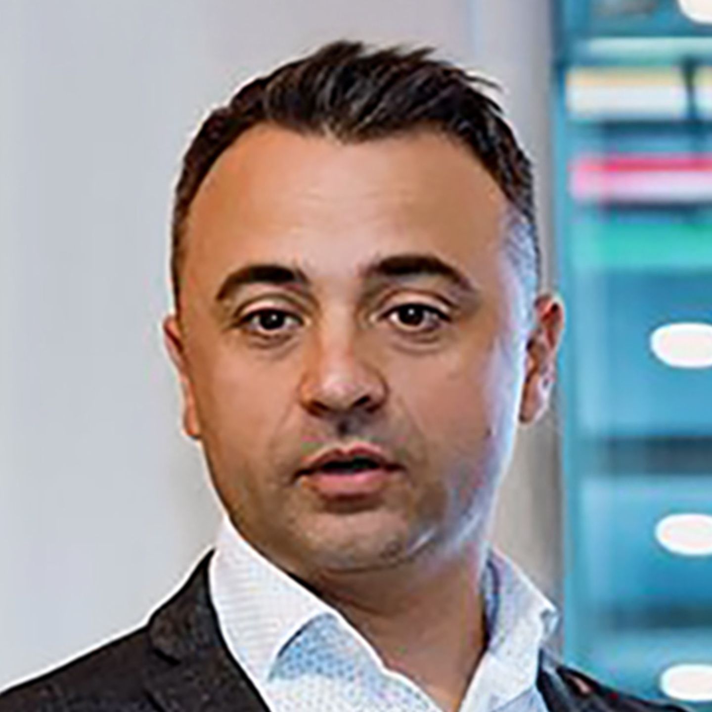 Portait of Paul Baltag, Digital Transformation Manager, EOS Romania The image shows a portrait of the conversation partner Paul Baltag, Digital Transformation Manager at EOS Romania.